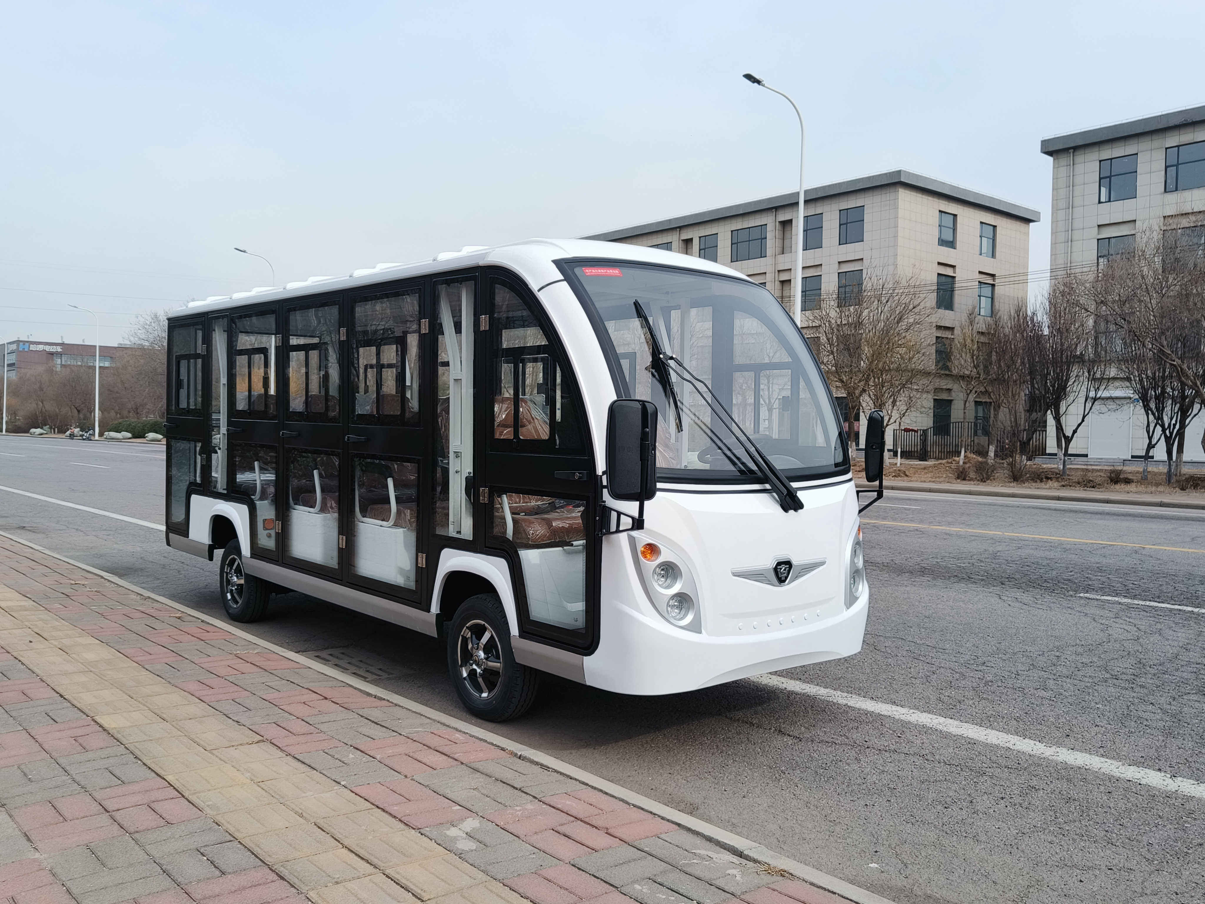 封闭式电动观光车